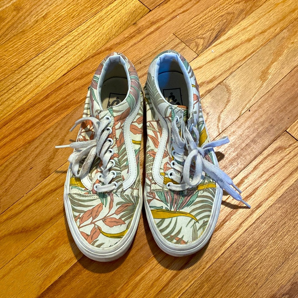Pretty leaves vans